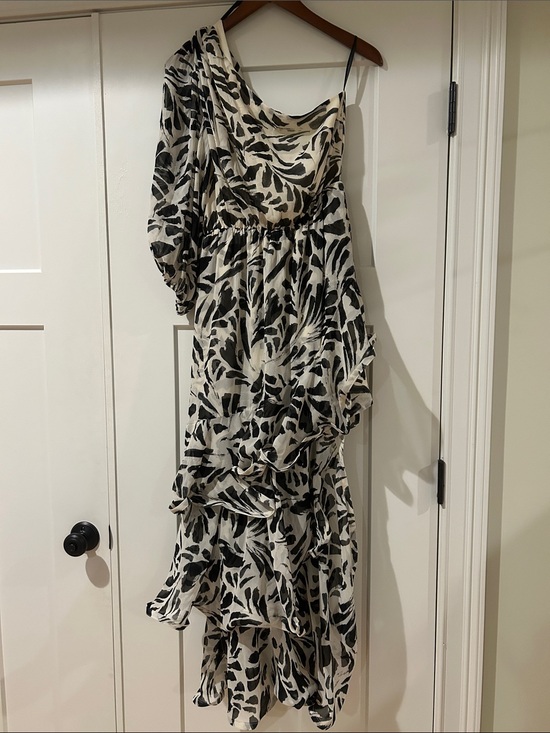 Alexis Bendel Dresses & Skirts - One-Shoulder Black and White Leaf-Print Ruffle Dress